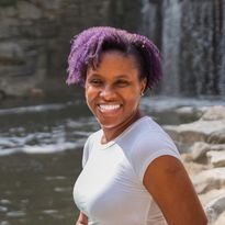 Portrait of Merissa Si-Lence, a working woman and business builder who shares systems, tools, and strategies to help other women build online income while working full time